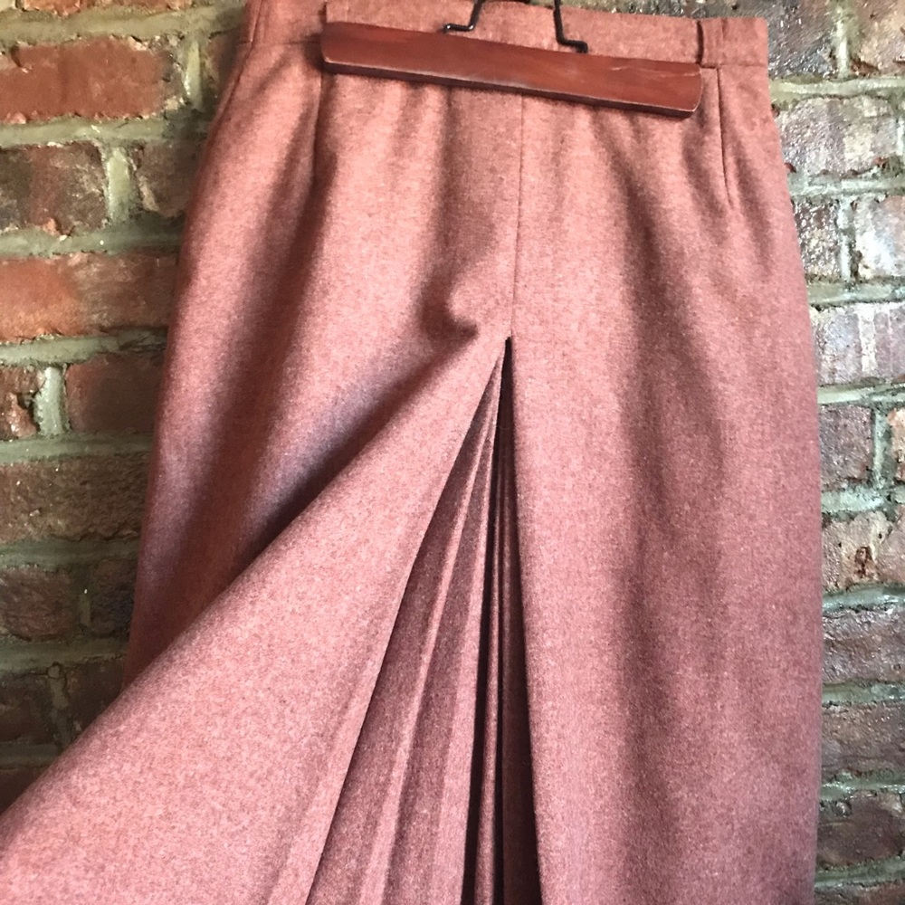 Vintage wool pencil skirt with pleats